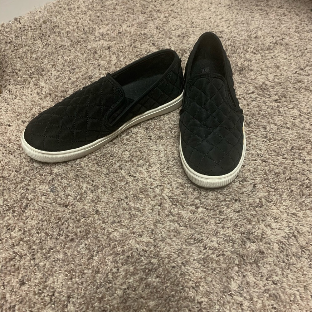Mossimo slip on shoes